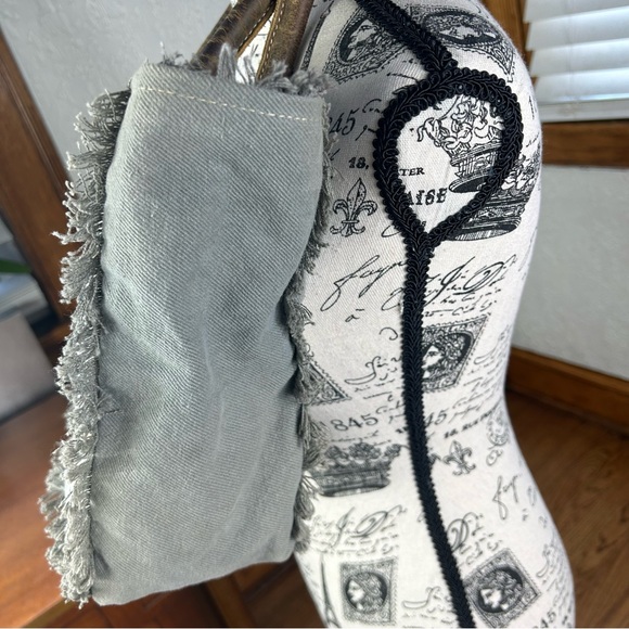 Myra Bag | Key Hole Woven Rug Fringy And Leather Tote Bag - Picture 5 of 15